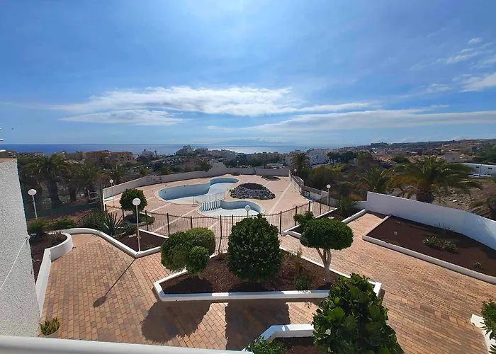 Ocean Retreat With Terrace And Tennis 아데제