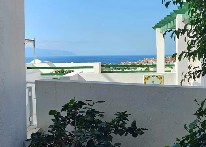 아파트 Ocean Retreat With Terrace And Tennis 아데제